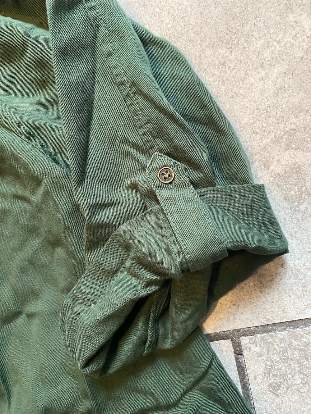 Women's Forest Green Button-Front Frayed Hem Shirt - Picture 4 of 9